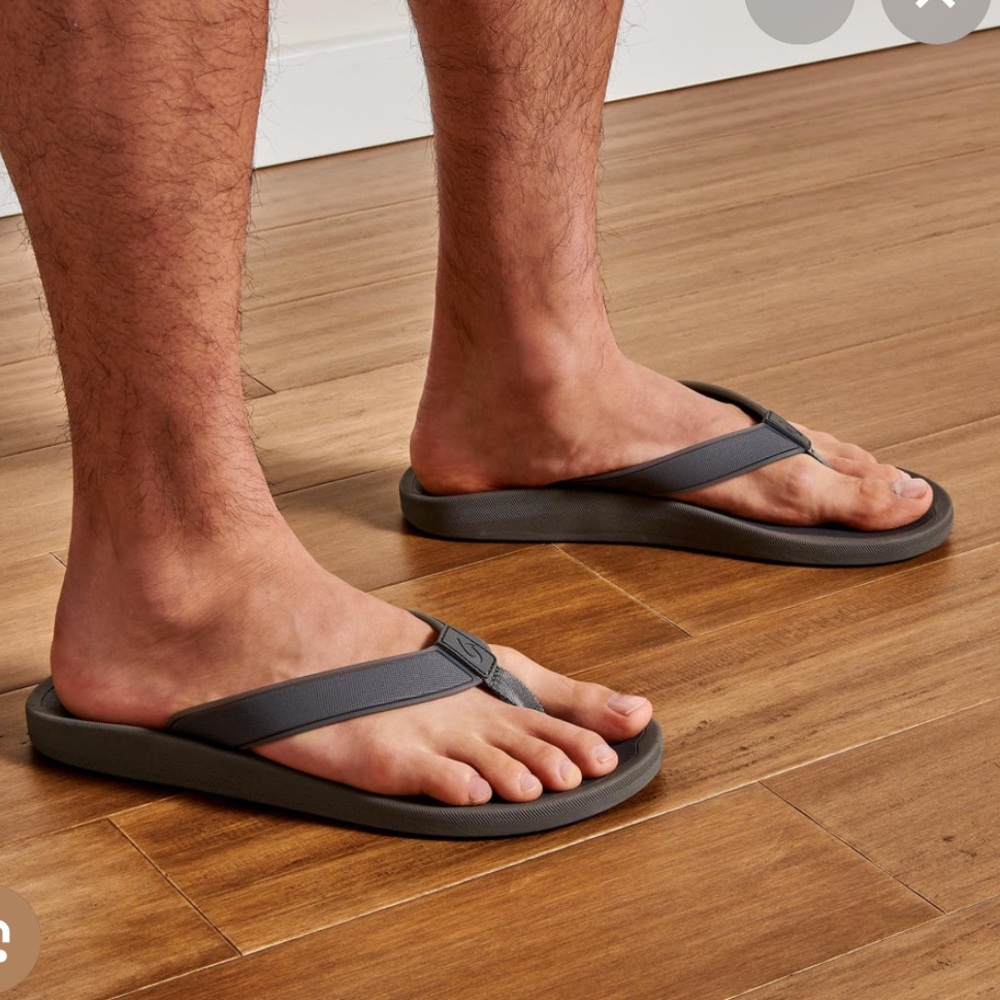 OluKai Men's Koko'o Pavement / Pavement sandals size 9